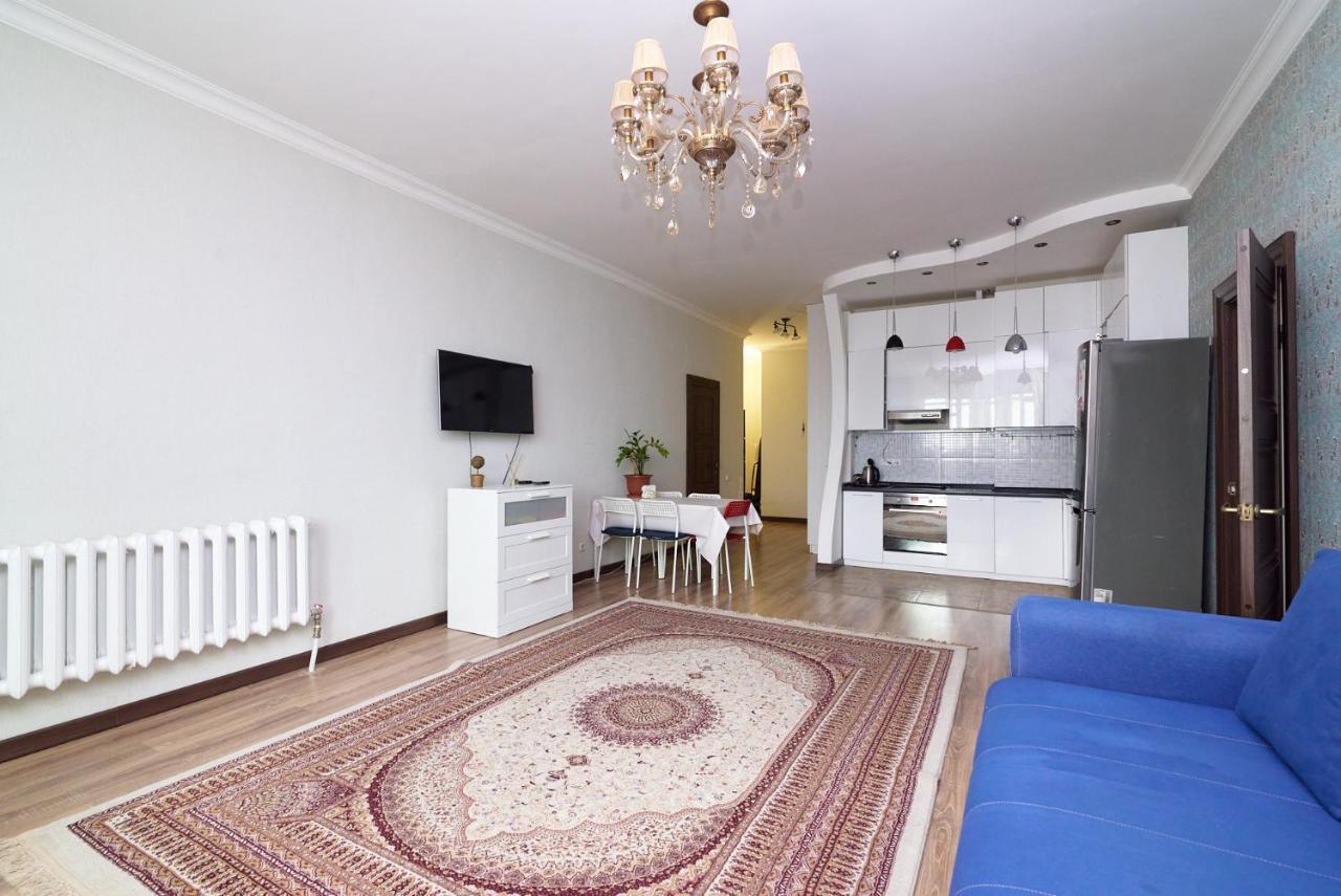Ferienwohnung Квартира В Самом Центре Столицы Казахстана Astana Exterior foto